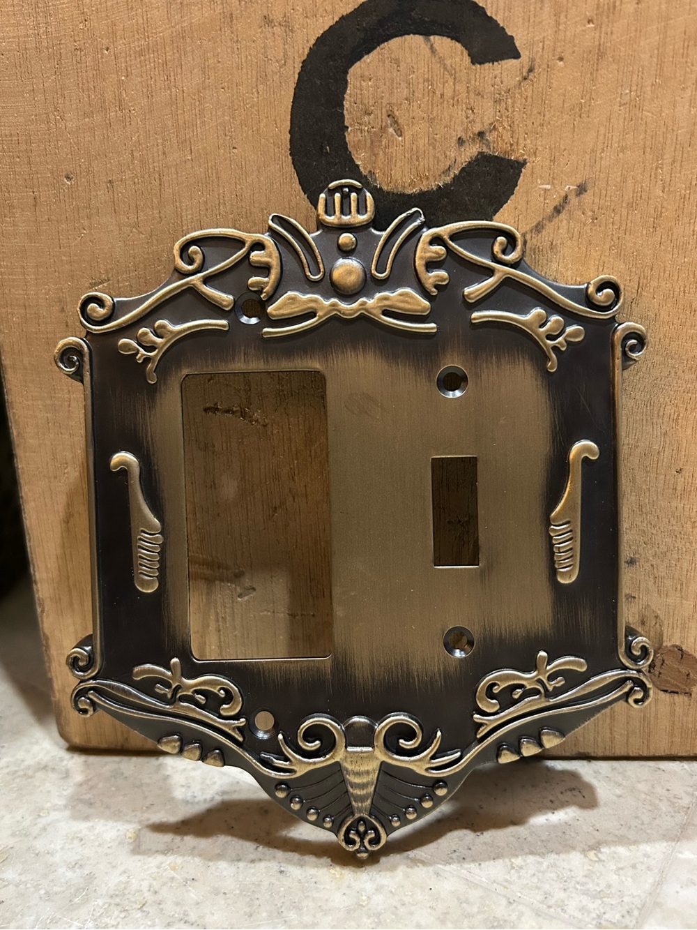NOSTALGIC WAREHOUSE Victorian Toggle & Rocker Switch Plate Antique Brass